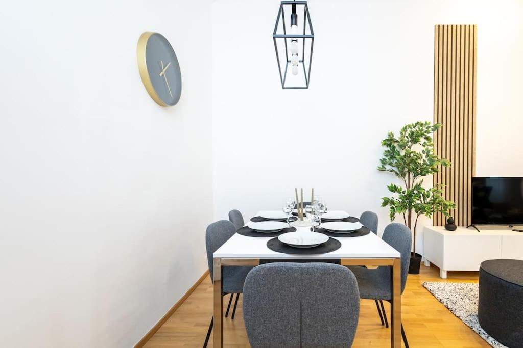 Orestaliving - Spacious 2Br On The Danube Canal Виена Екстериор снимка
