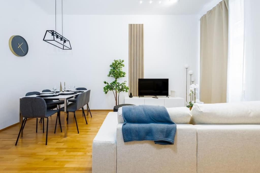 Orestaliving - Spacious 2Br On The Danube Canal Виена Екстериор снимка