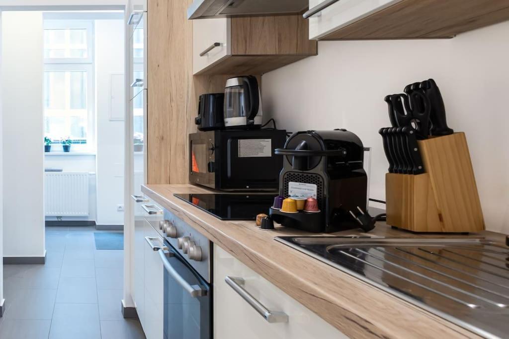 Orestaliving - Spacious 2Br On The Danube Canal Виена Екстериор снимка